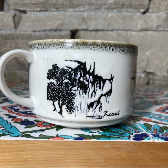 Hawaiian Vintage Novco Souvenir Mug - Picture 2 of 10